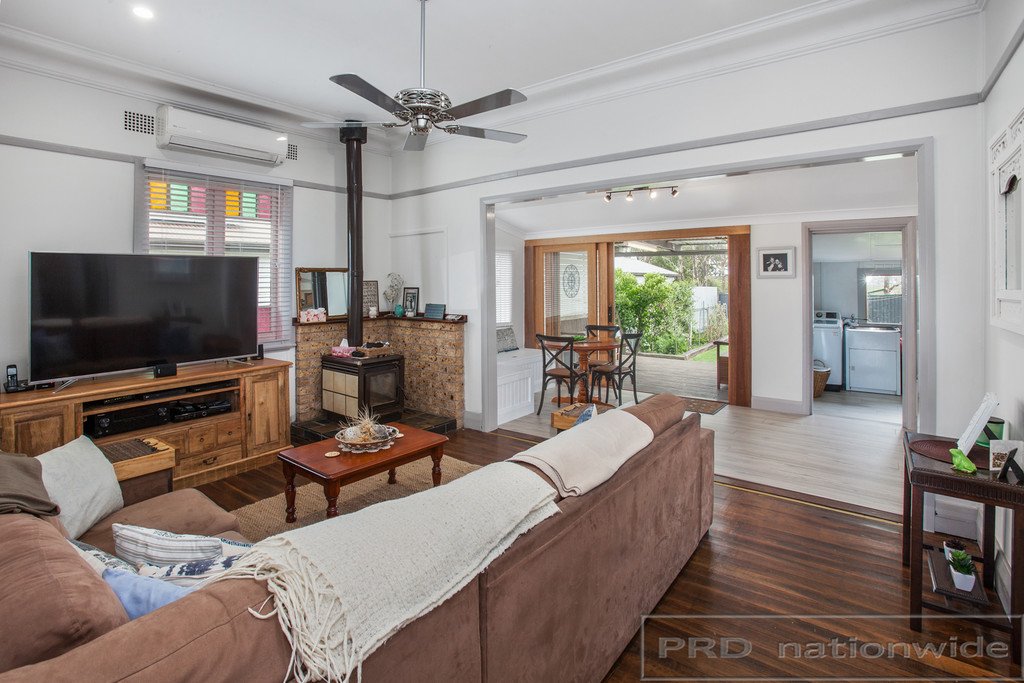 11 Lawson Street BERESFIELD 2