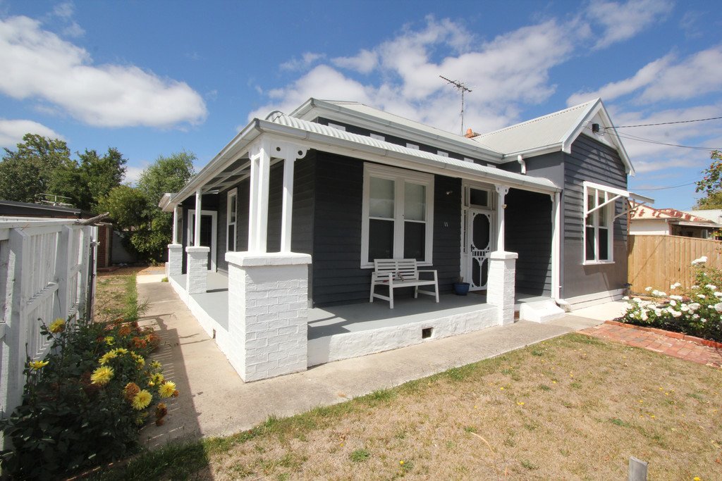 11 Linaker Street GOLDEN POINT 1