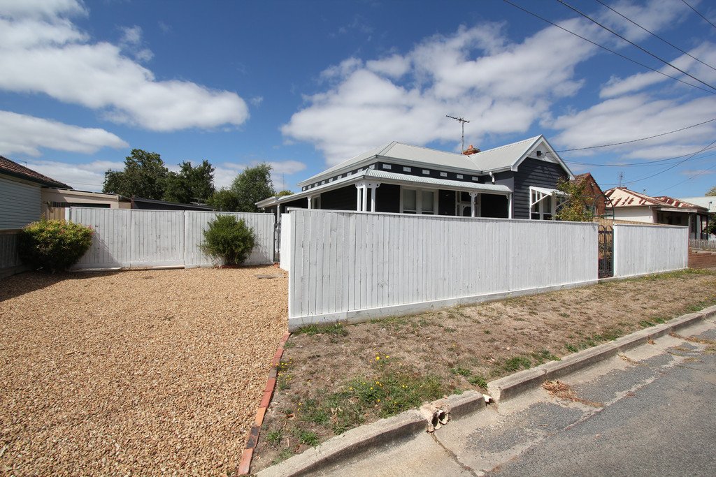 11 Linaker Street GOLDEN POINT 2