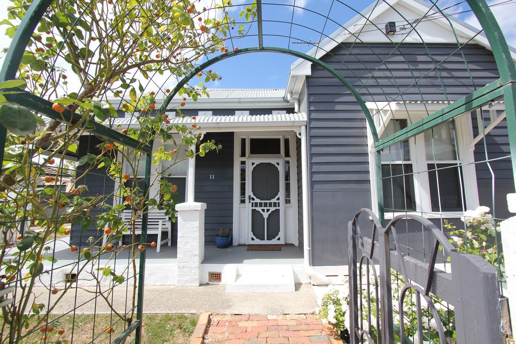 11 Linaker Street GOLDEN POINT 3