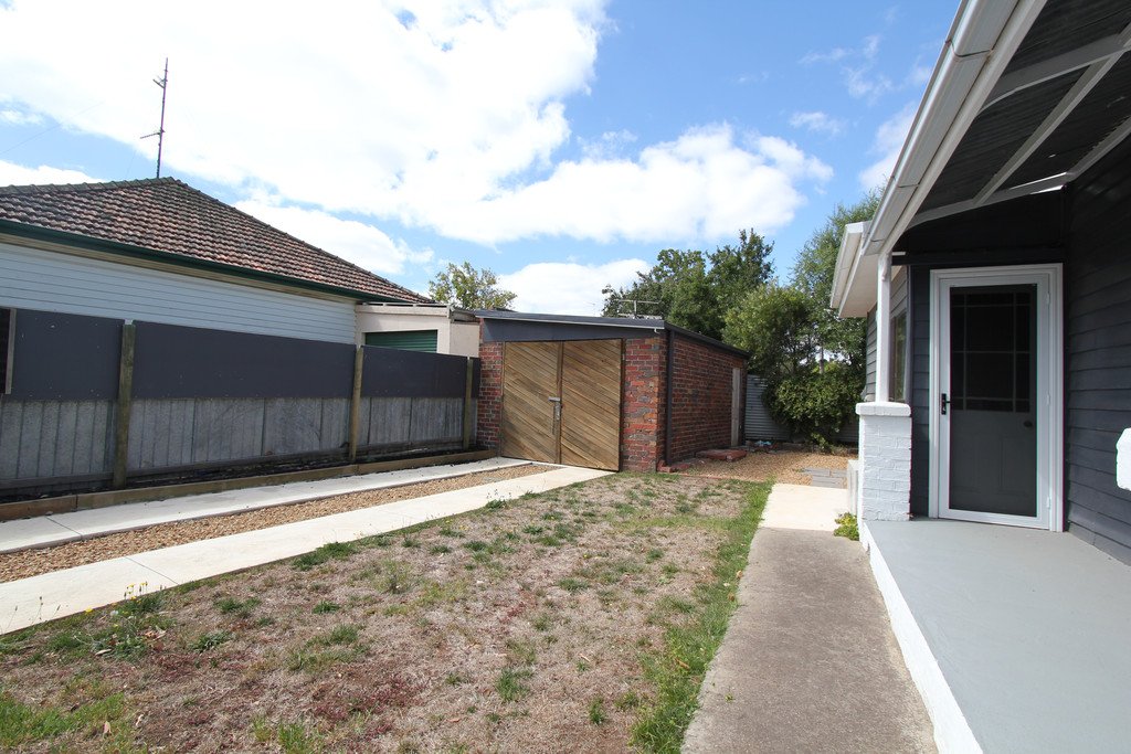 11 Linaker Street GOLDEN POINT 4