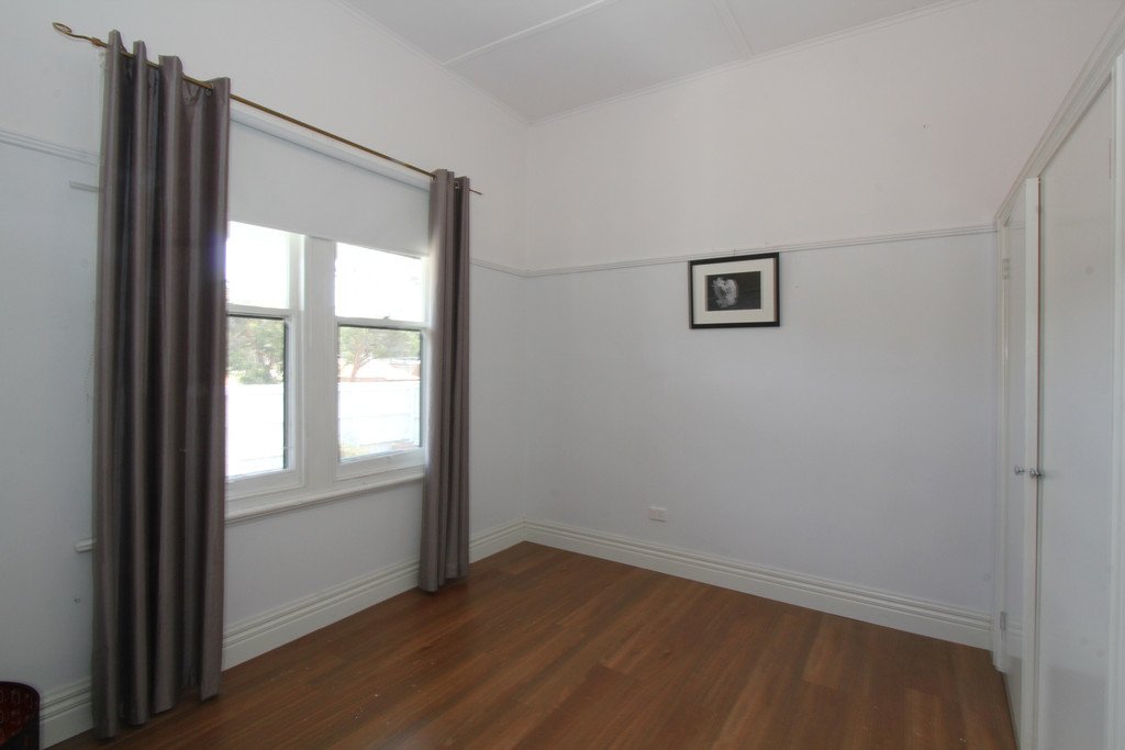 11 Linaker Street GOLDEN POINT 8