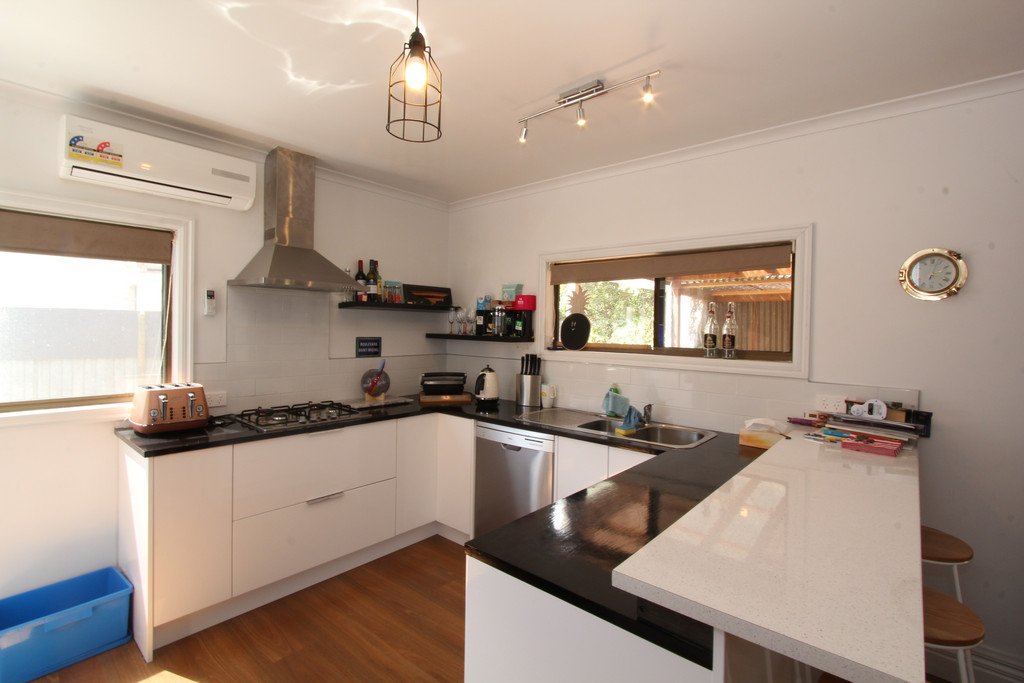 11 Linaker Street GOLDEN POINT 9