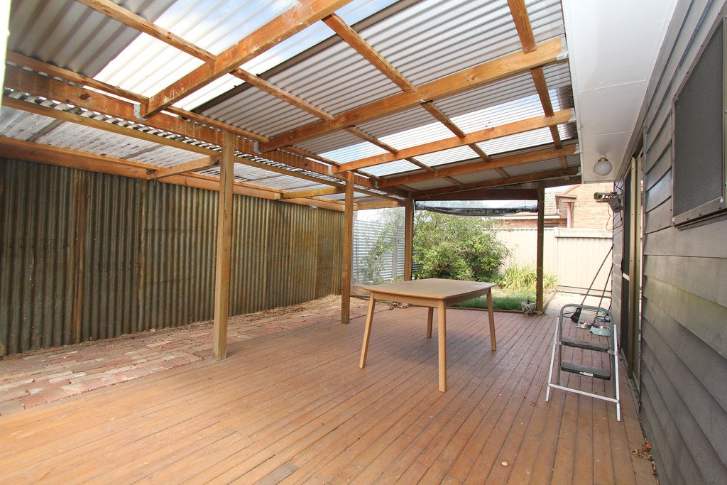 11 Linaker Street GOLDEN POINT 12