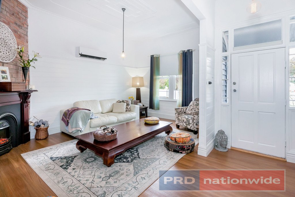 11 Linaker Street GOLDEN POINT 4