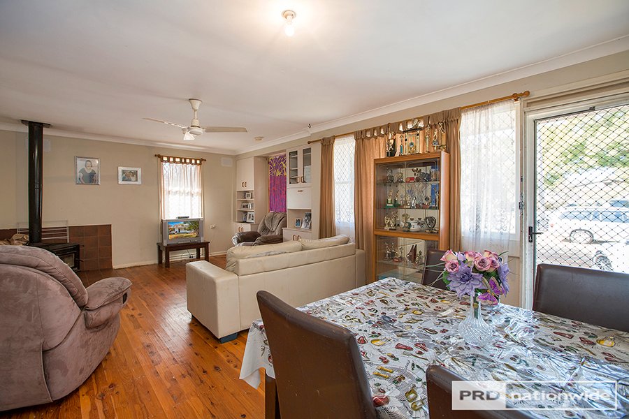 11 Lorraine Street TAMWORTH 7