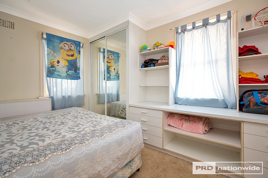 11 Lorraine Street TAMWORTH 5