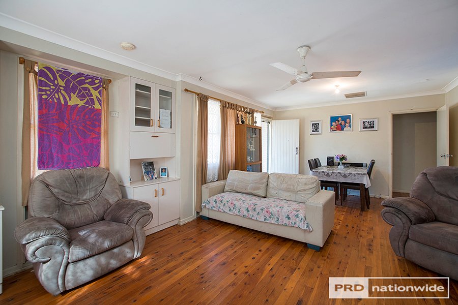 11 Lorraine Street TAMWORTH 8