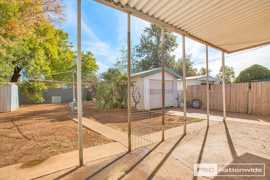 11 Lorraine Street TAMWORTH 9