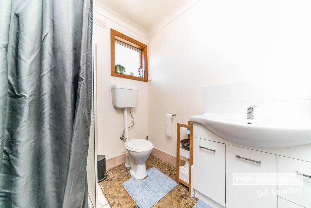 11 Malaya Drive TOLLAND 4