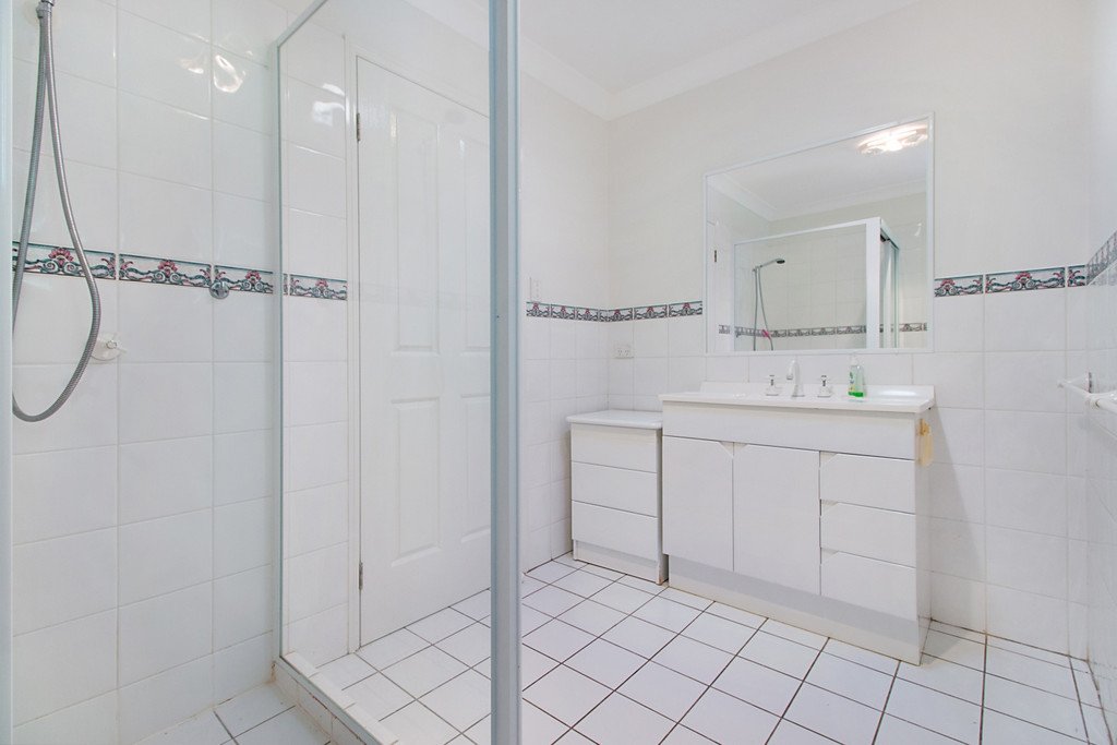 1/1 Mariners Drive West  TWEED HEADS 11