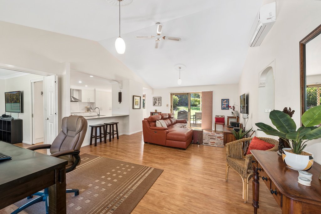 11 McAlpine Way BOAMBEE 21