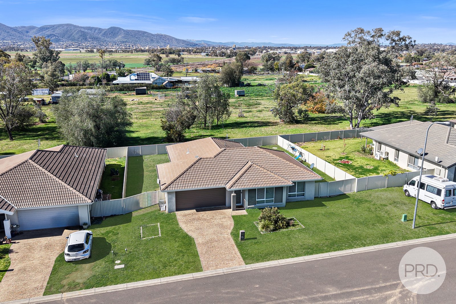 11 McKinlay Place TAMWORTH 3