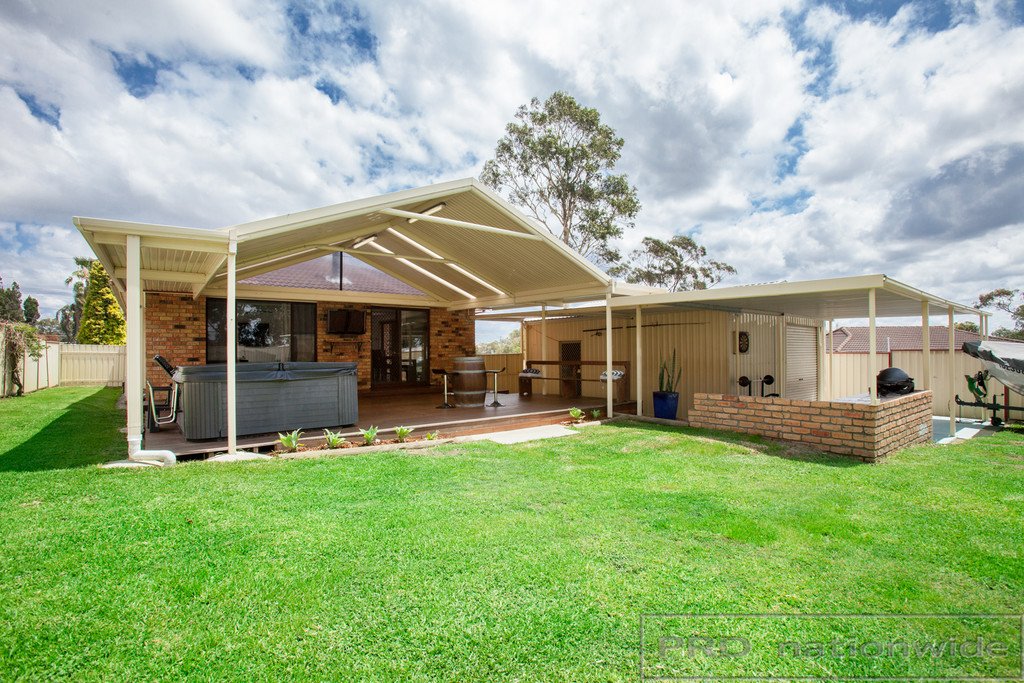 11 Michael Hill Avenue WOODBERRY 4
