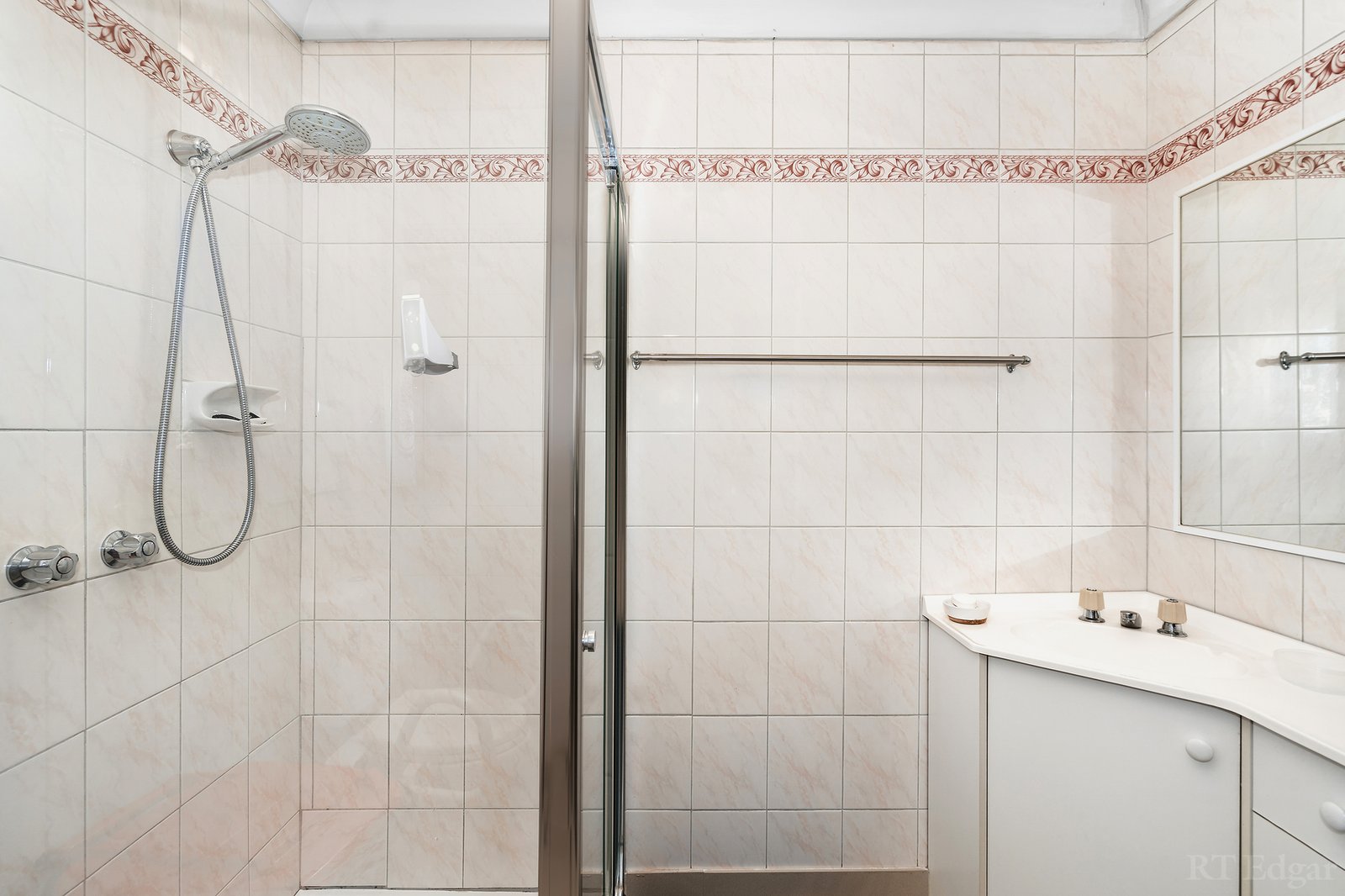 Real Estate and Property in 11 Middle Road, Malvern East, VIC