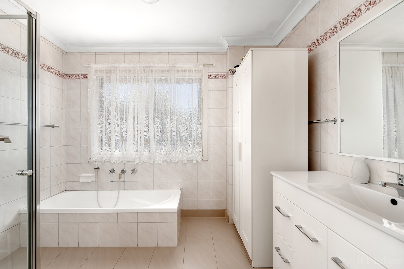 Real Estate and Property in 11 Middle Road, Malvern East, VIC