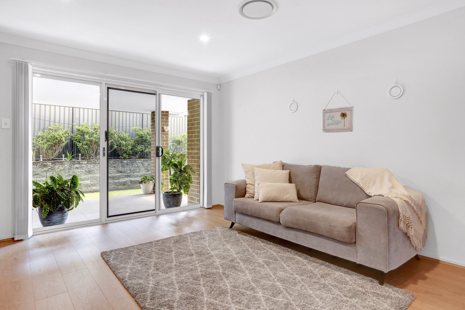 11 Morson Avenue HORSLEY 9