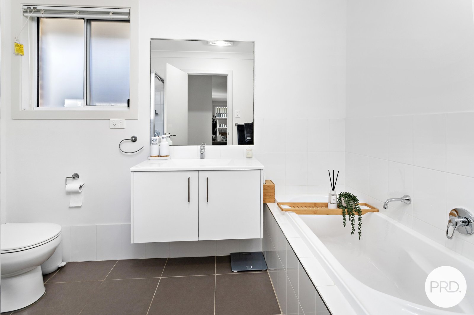 11 Morson Avenue HORSLEY 9