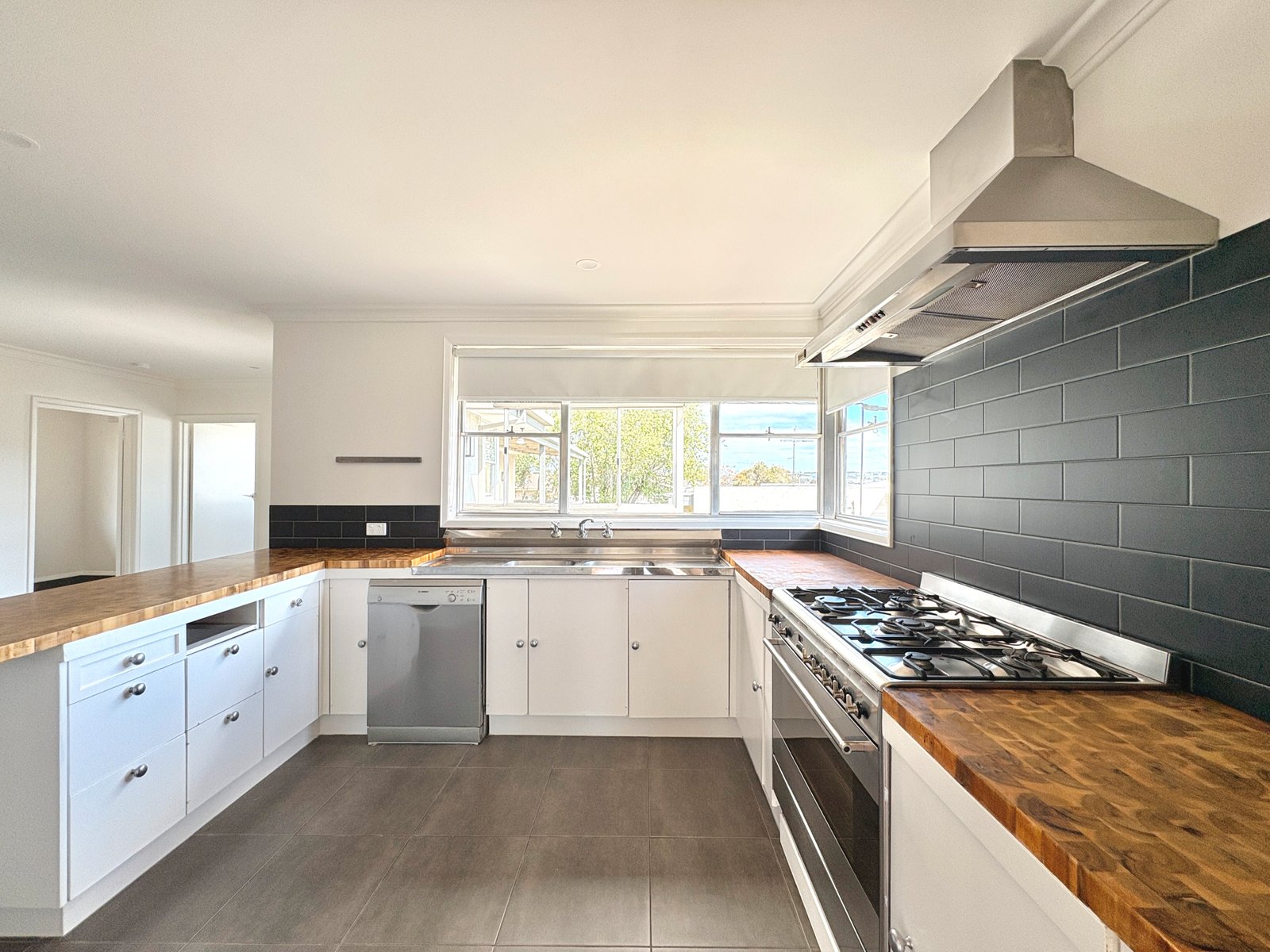 Gallery: 11 Mountbatten Street
