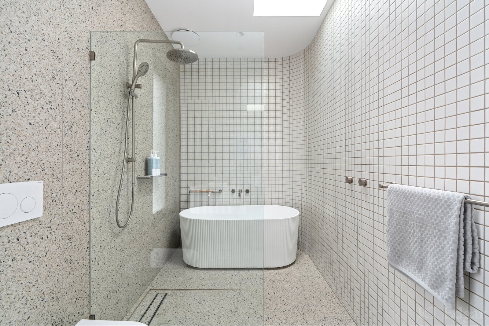 Real Estate and Property in 1/1 Myrtle Grove, Preston, VIC