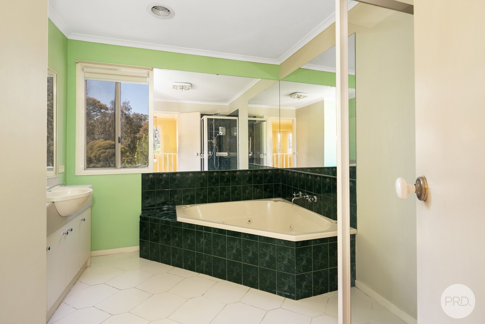 11 Nevett Crescent MOUNT HELEN 11