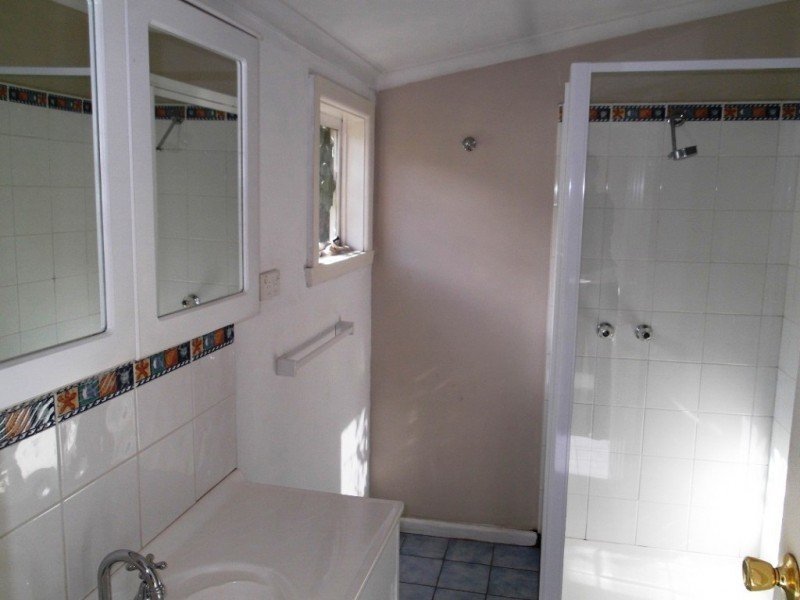 Gallery: 11 Neville Street