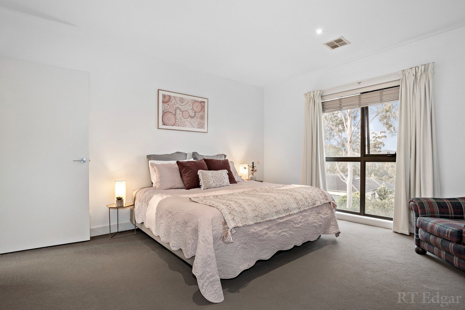 Real Estate and Property in 11 Nicklaus Place, Chirnside Park, VIC