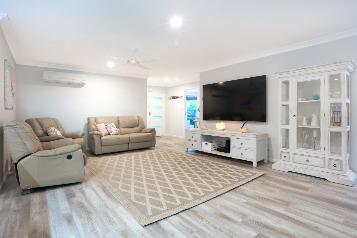 11 Northwestern Court VARSITY LAKES 7