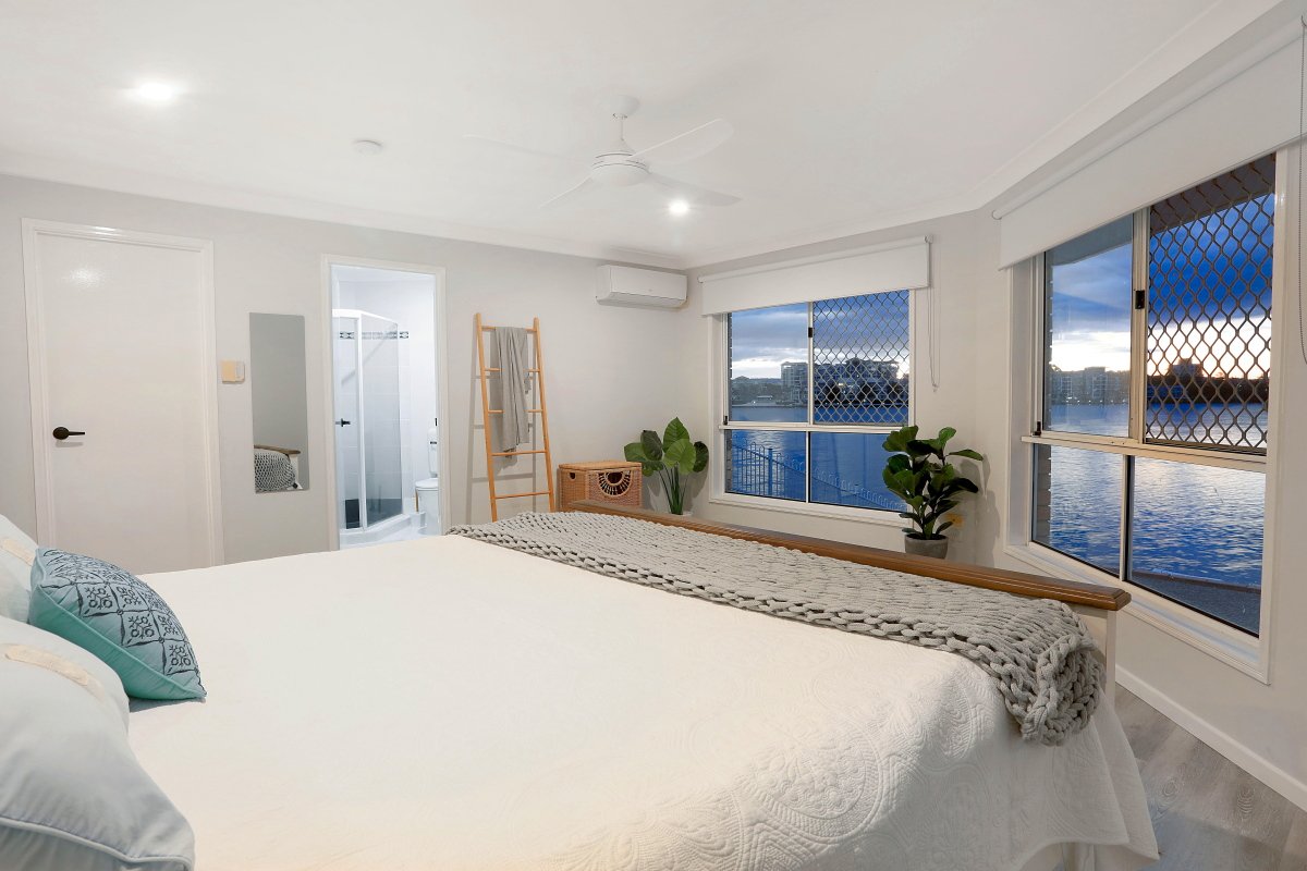 11 Northwestern Court VARSITY LAKES 9