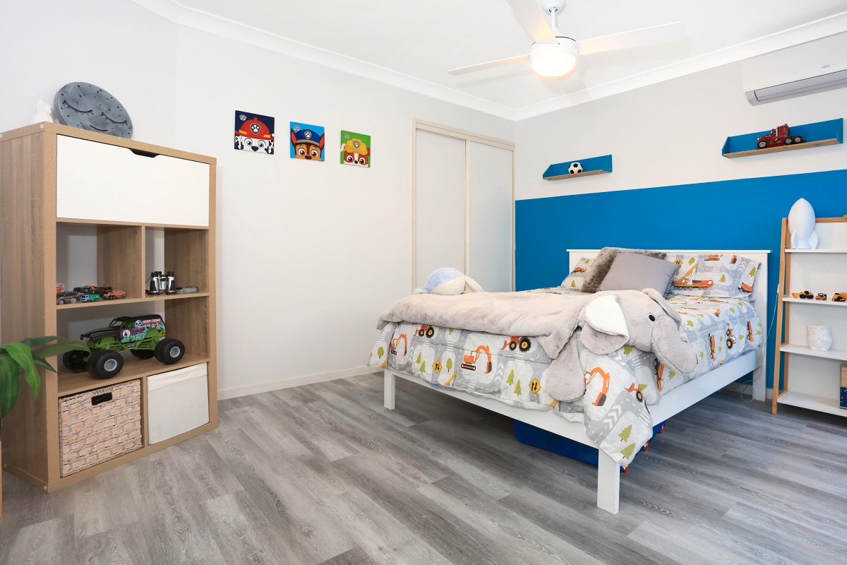 11 Northwestern Court VARSITY LAKES 12