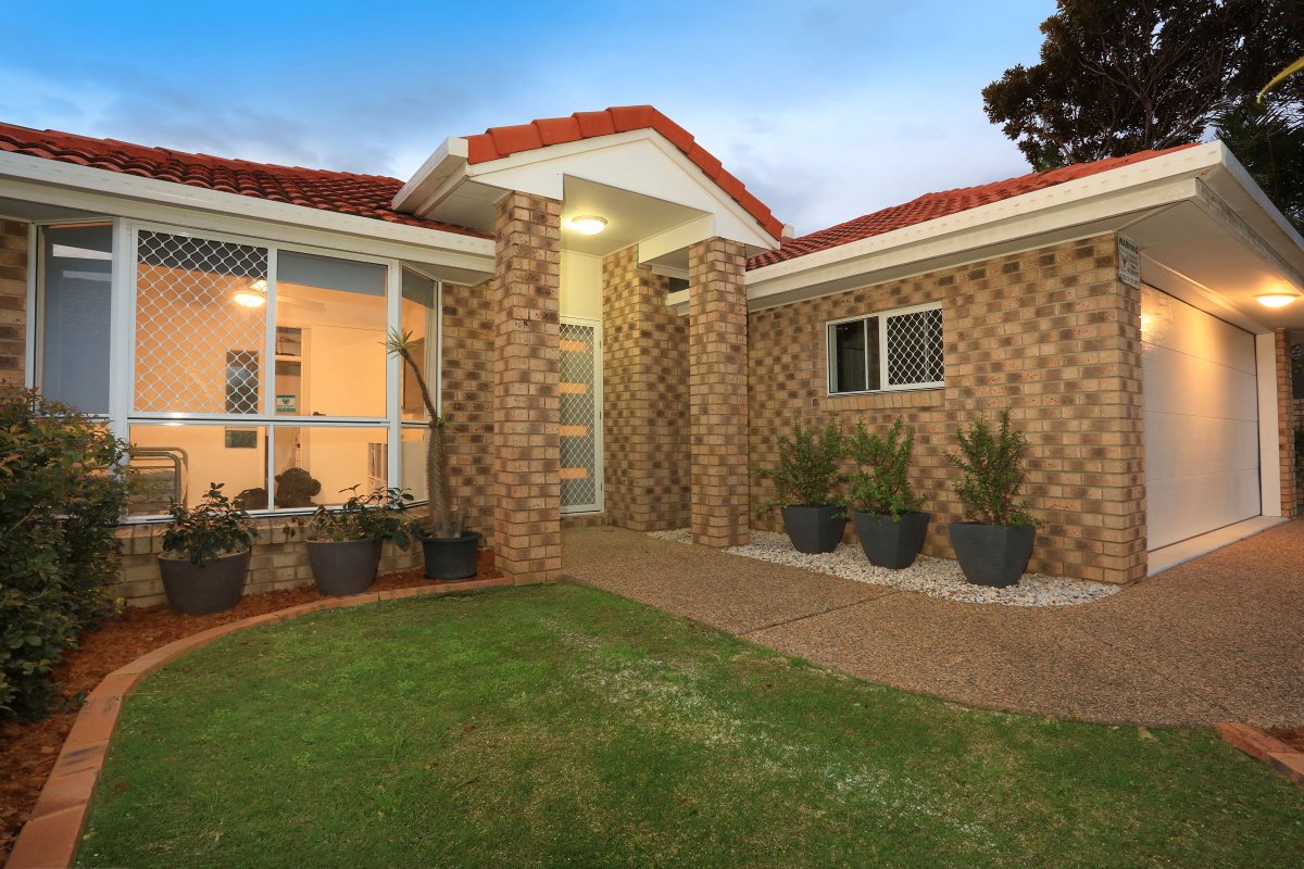 11 Northwestern Court VARSITY LAKES 14