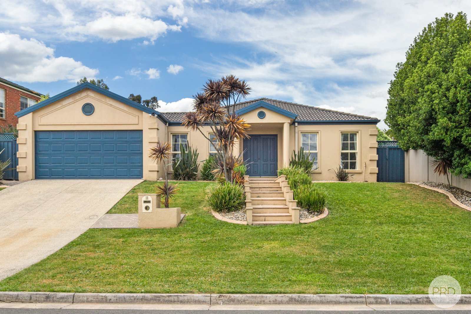 11 Oakbank Drive MOUNT HELEN 1