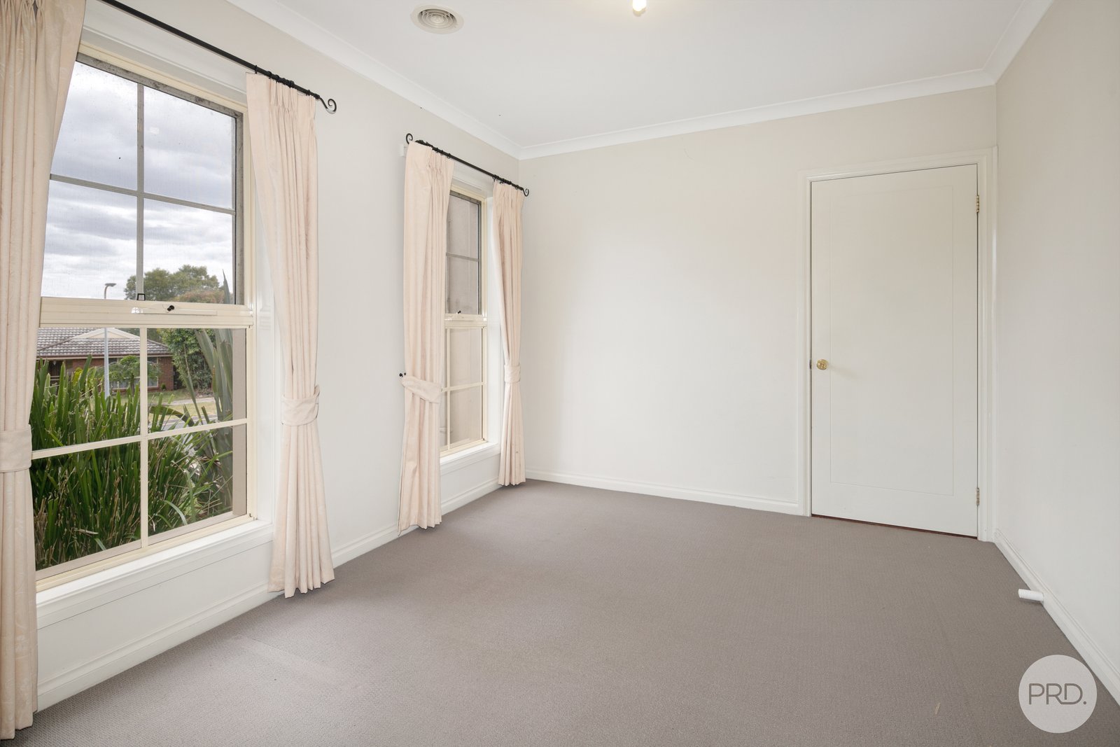 11 Oakbank Drive MOUNT HELEN 2