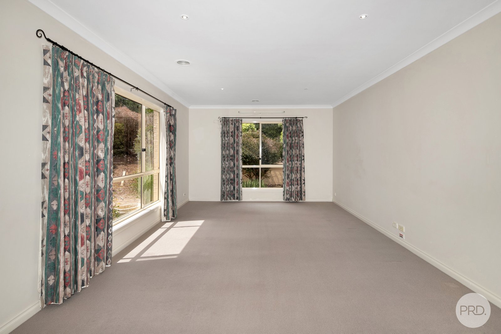 11 Oakbank Drive MOUNT HELEN 9