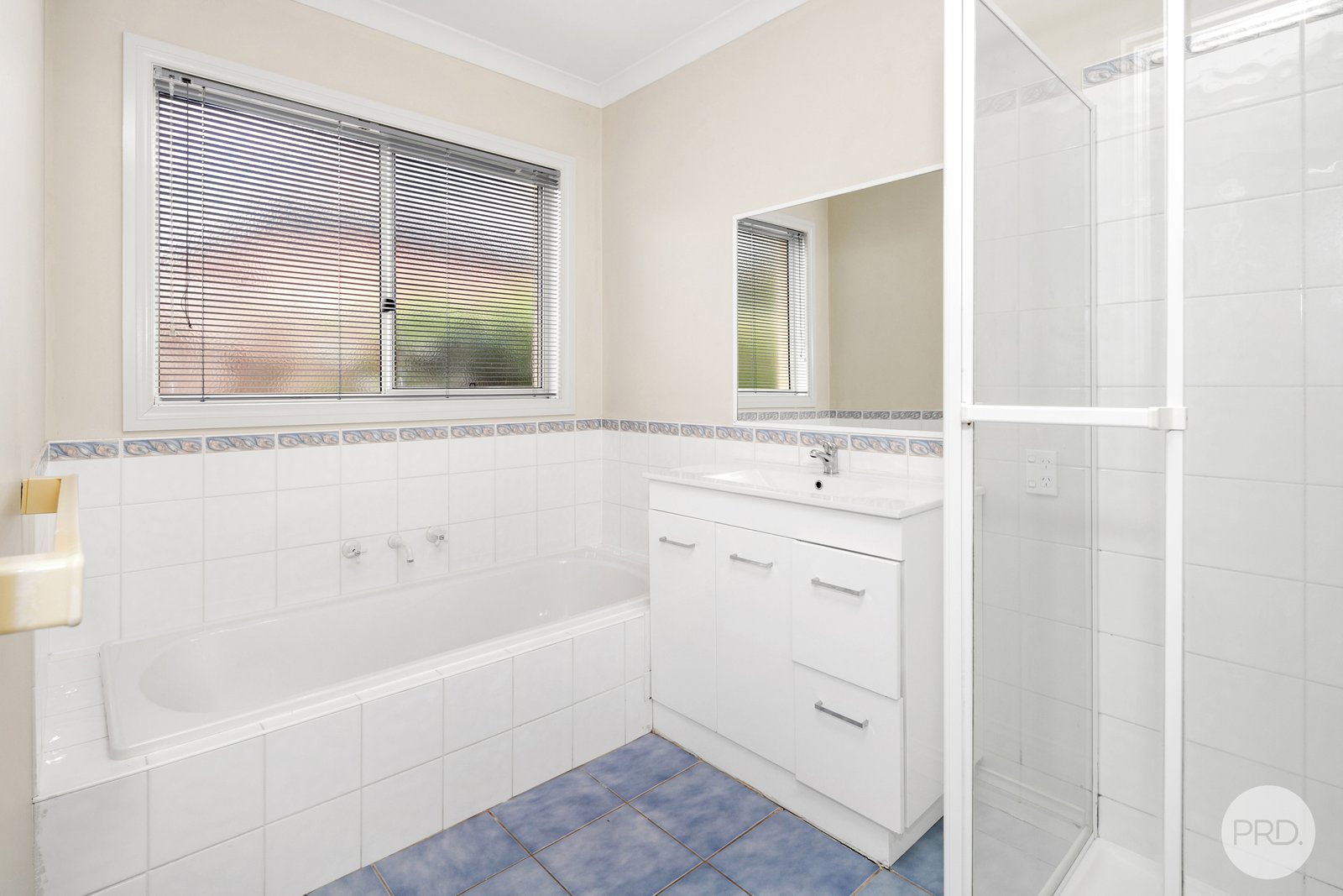 11 Oakbank Drive MOUNT HELEN 12