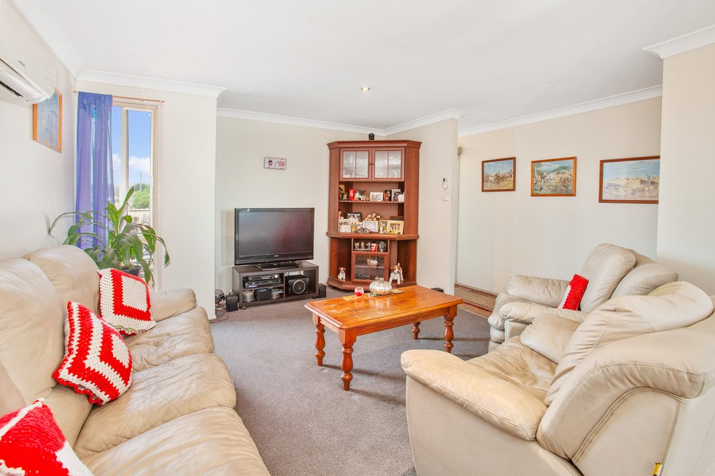 11 Oxford st  GRETA 16