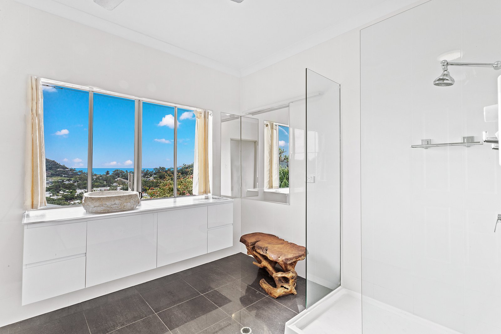 11 Panoramic Court CANNONVALE 7