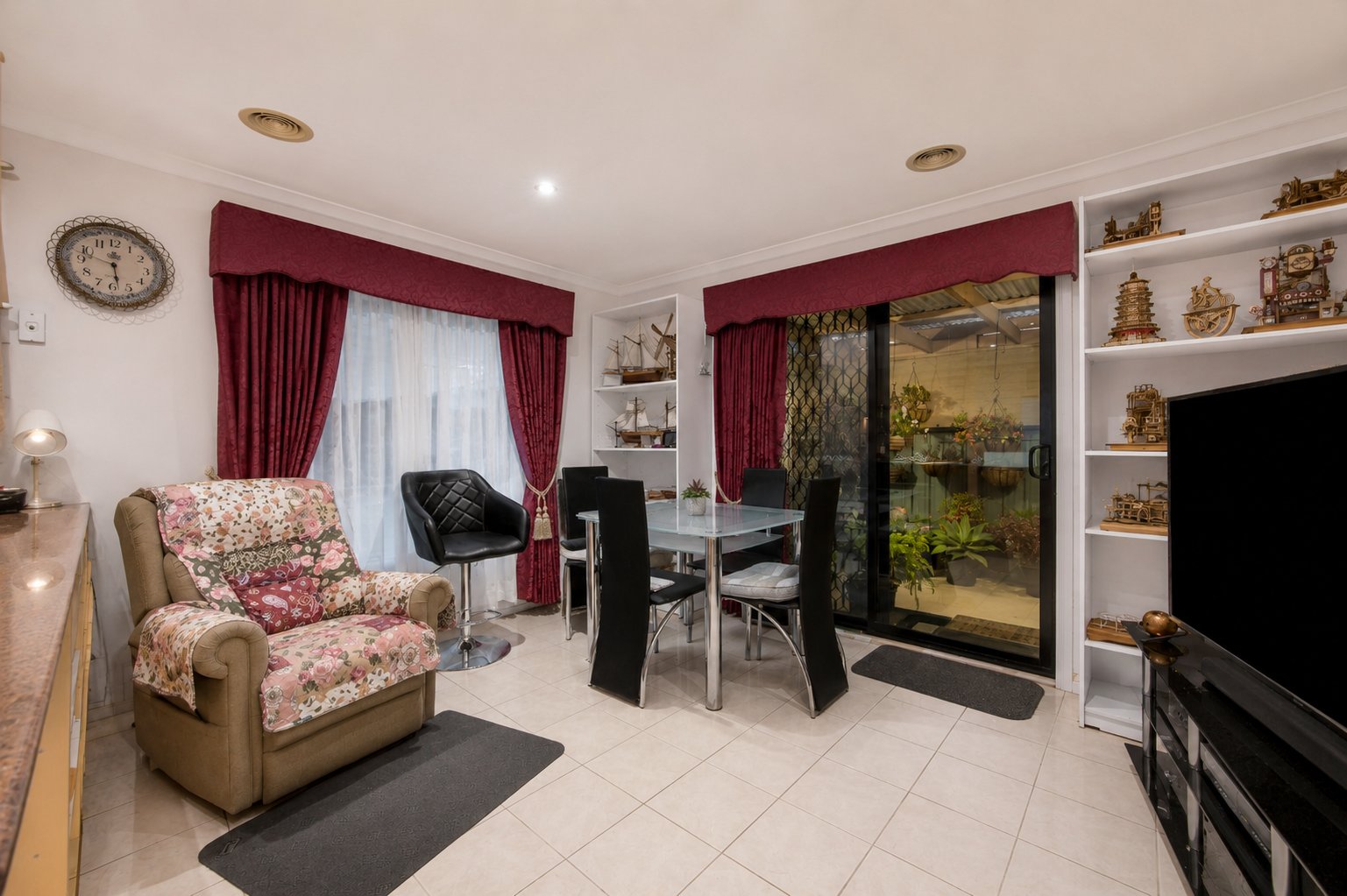 11 Parbury Avenue LAKE GARDENS 8