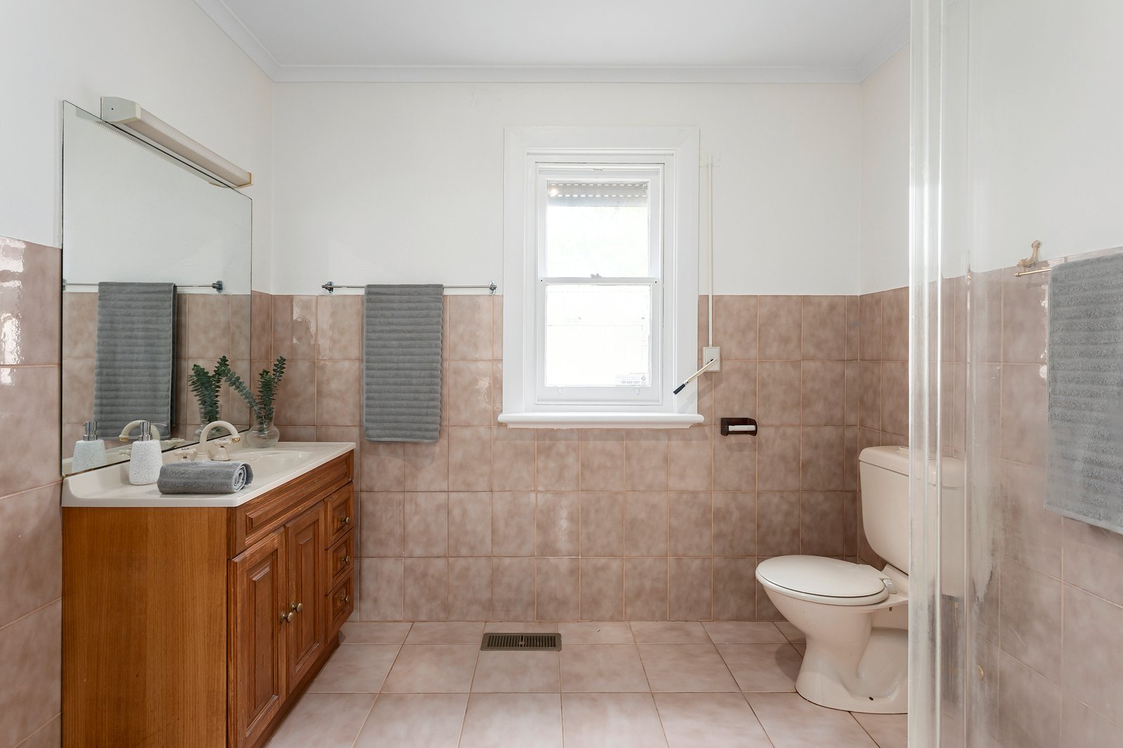 Real Estate and Property in 11 Parnell Street, Elsternwick, VIC