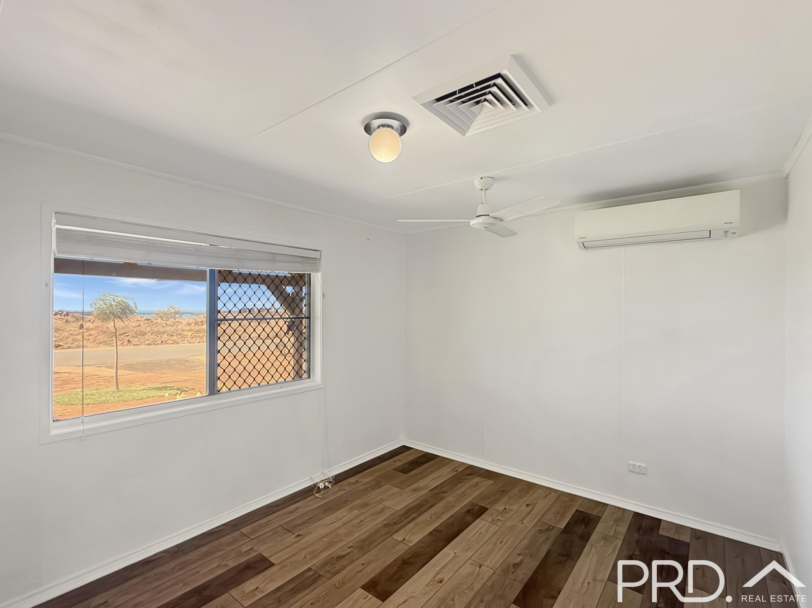 11 Patterson Crescent DAMPIER 15