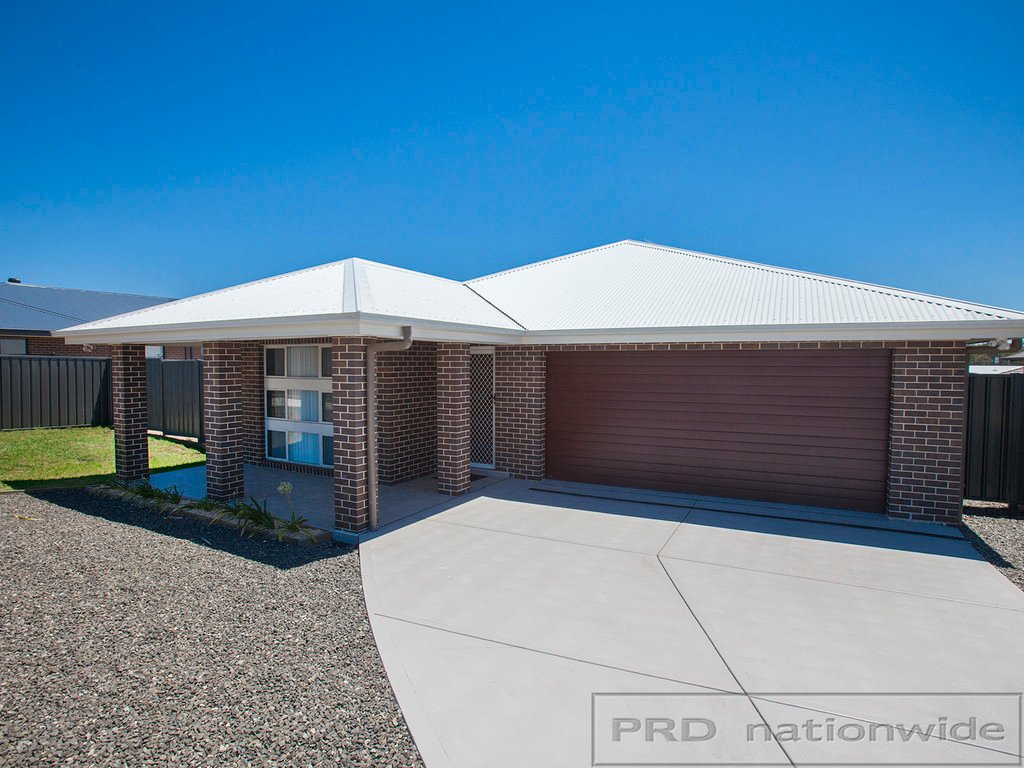 11 Peel Close THORNTON 1