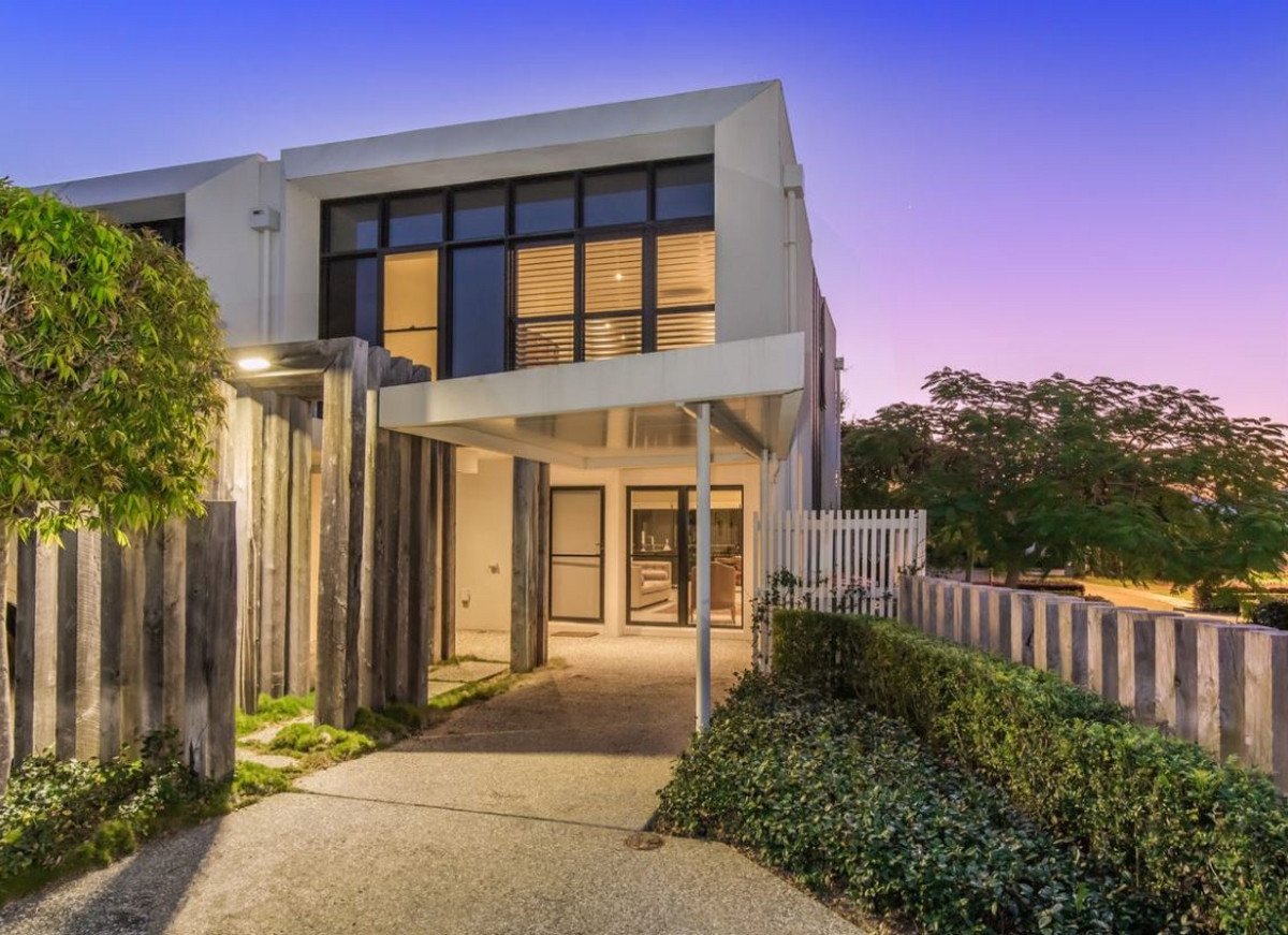 11 Peninsula Drive Robina 1