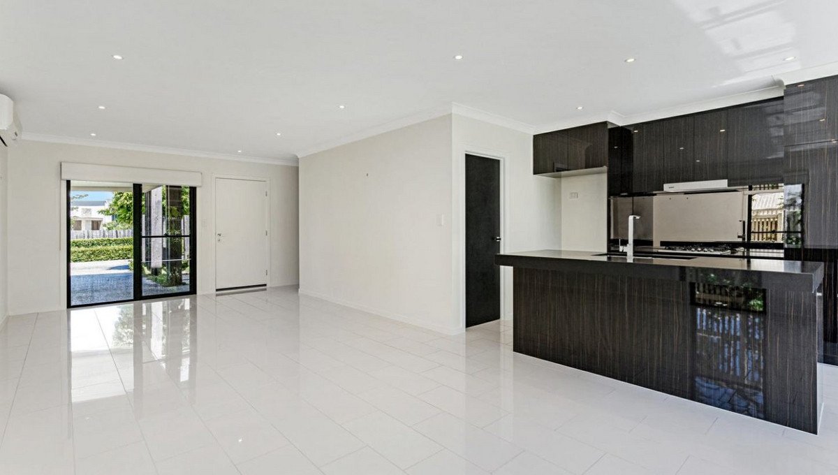 11 Peninsula Drive Robina 3