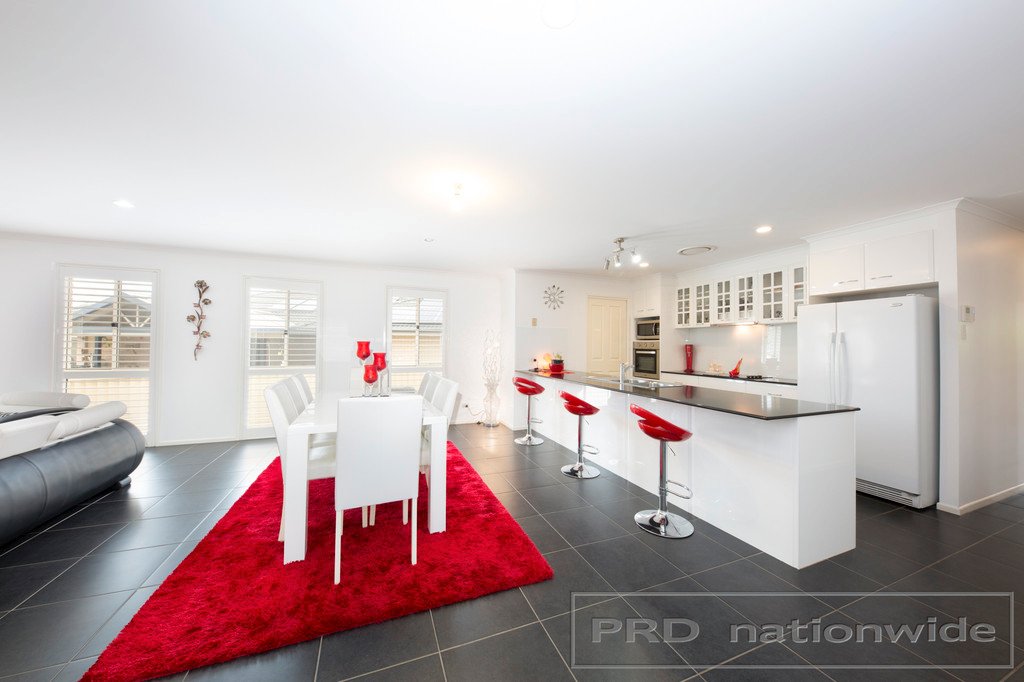 11 Peregrine Close ABERGLASSLYN 4