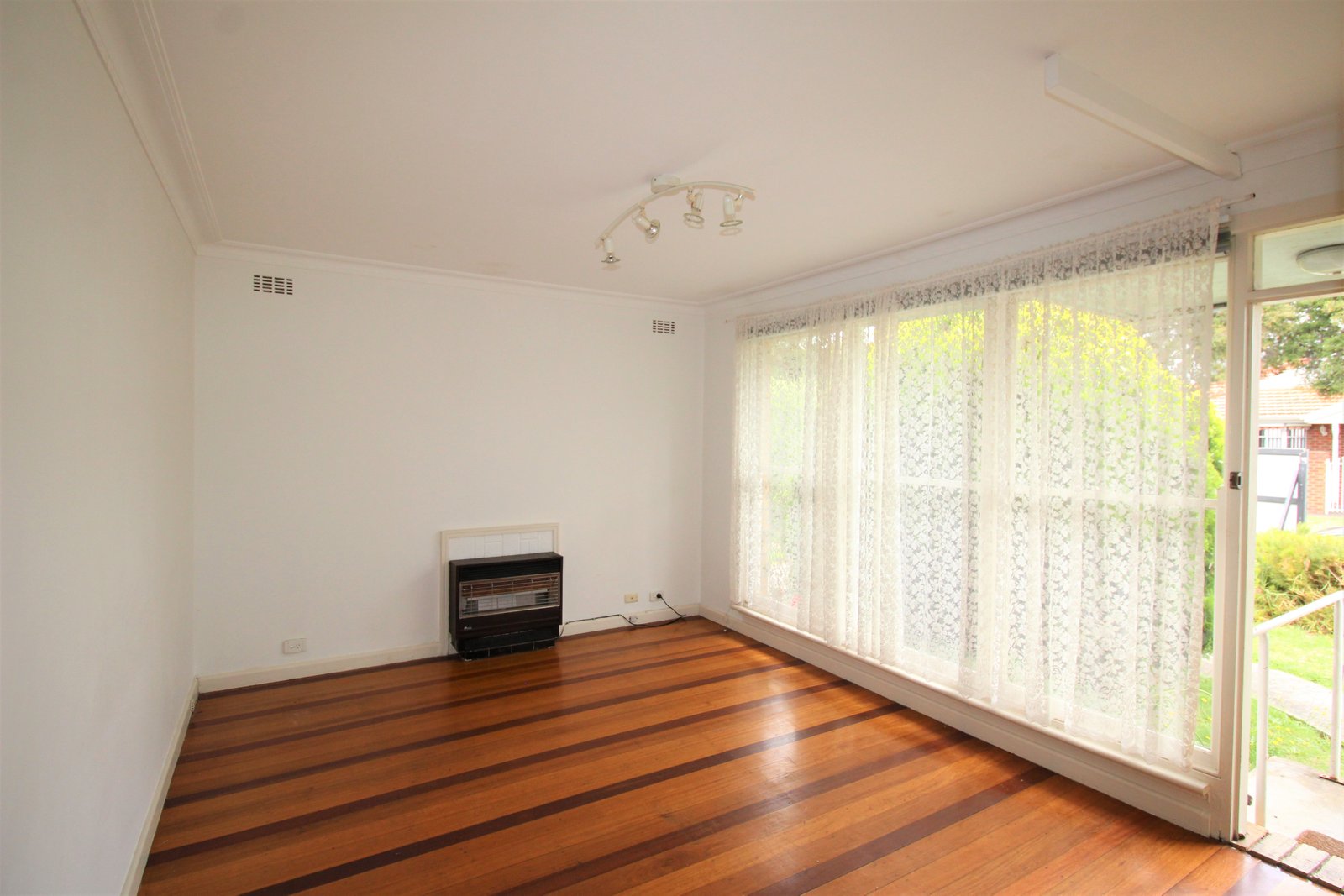 Gallery: 1/1 Peter Avenue