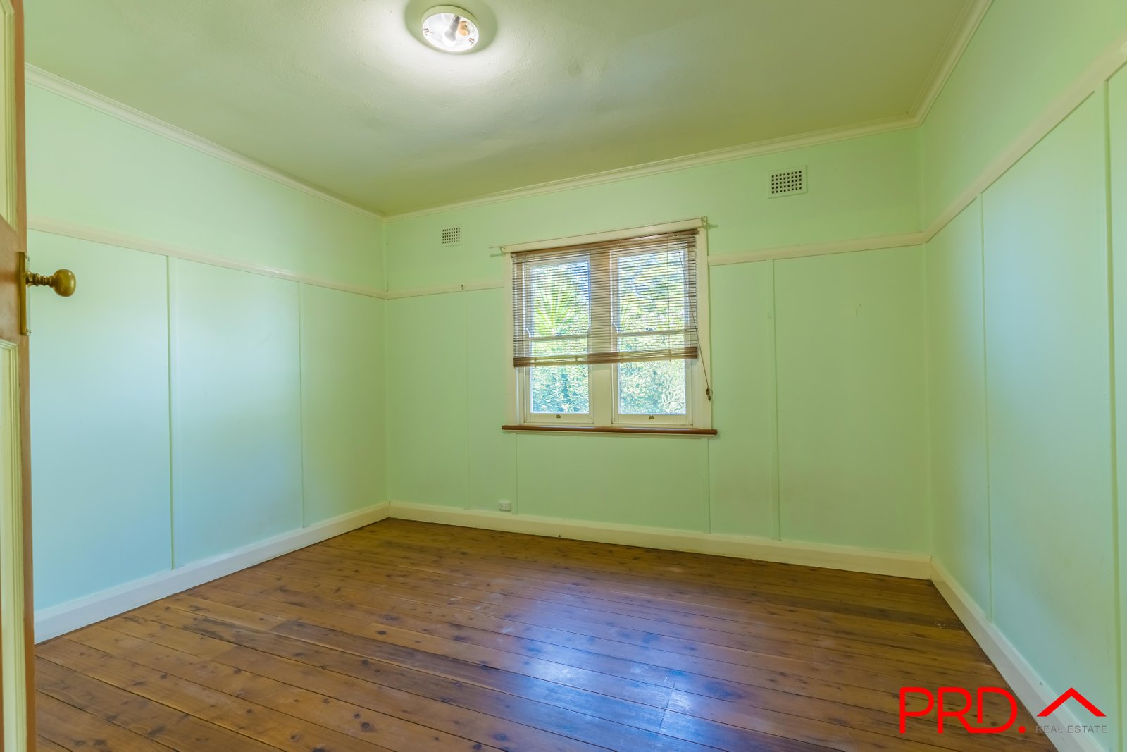 11 Phillip Street TAMWORTH 8