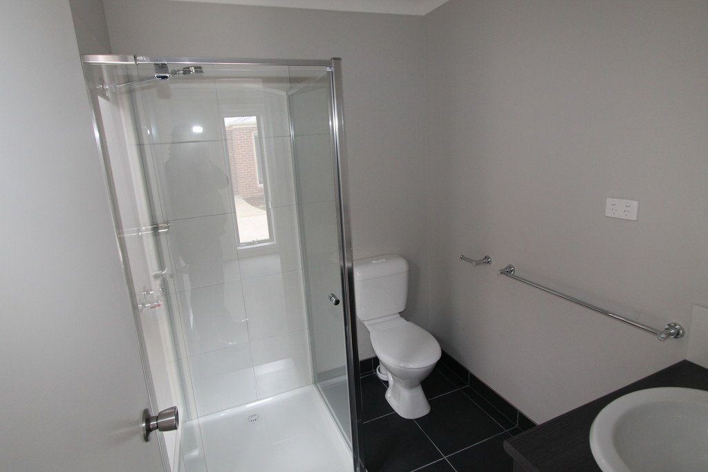 11 Pozieres Place SEBASTOPOL 4