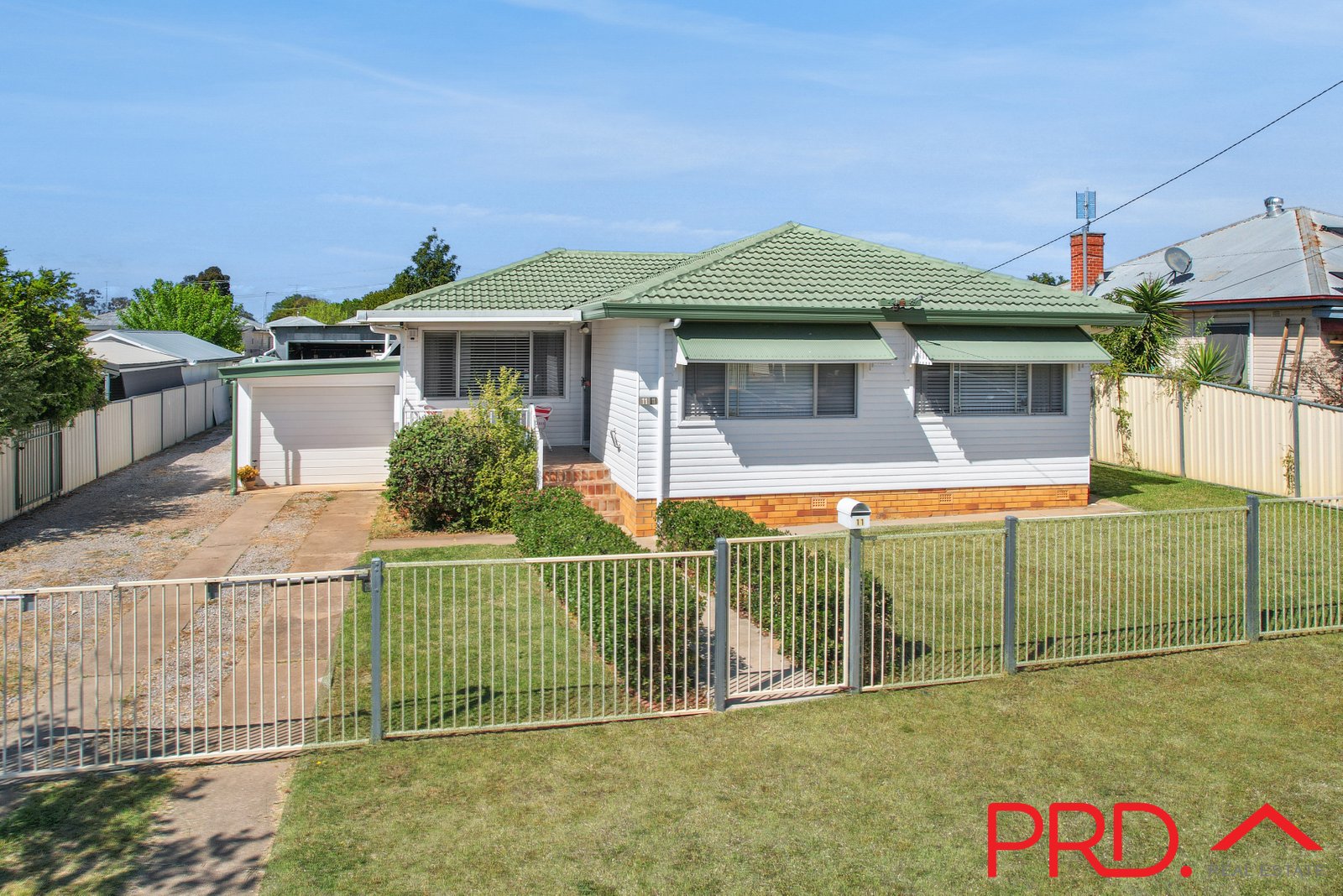 11 Preston Avenue TAMWORTH 1