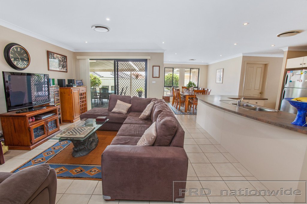 11 Prieska Way EAST MAITLAND 9