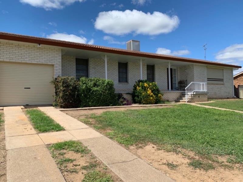 11 Quambi Street TAMWORTH 1